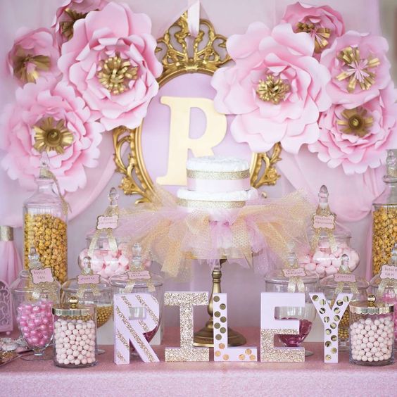 Sencilla decoracion para baby shower en casa con familiares