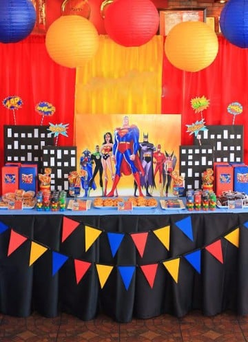 centros de mesa de superman para fiesta