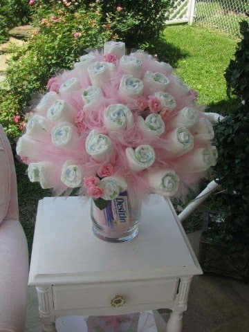 decoracion con pañales para baby shower en flores