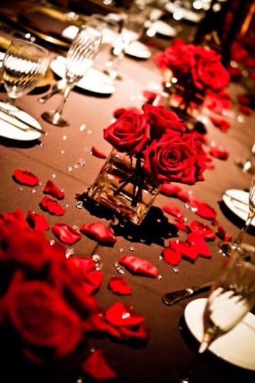 centros de mesa con rosas rojas