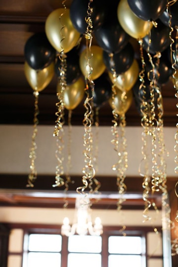 arreglos para bodas de oro con globos