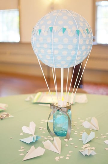 decoracion de globos para bautizo de niño con vela