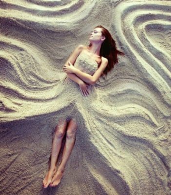 fotos en la playa creativas mujer