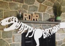 una original decoracion de fiesta de dinosaurios