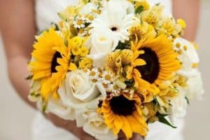 fotos de arreglos florales naturales para boda