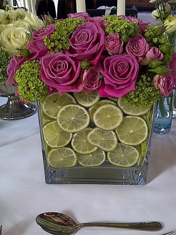 centros de mesa con limones con rosas