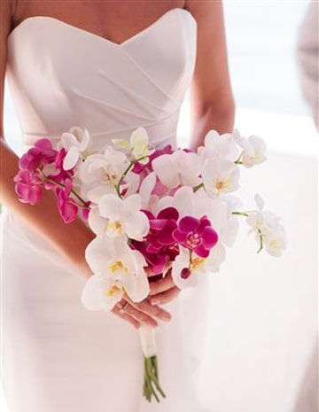 Hermosos y simbolicos ramos de novia con orquideas