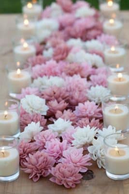 centros de mesa con velas y flores super romanticos