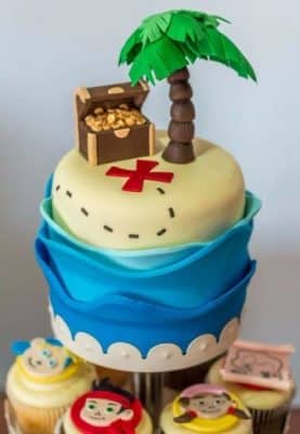 tortas de jake el pirata con cupcakes