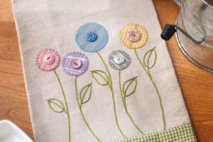 servilletas de tela decoradas con botones