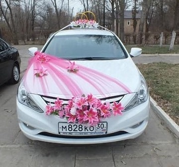 arreglos para carro de novia rosa