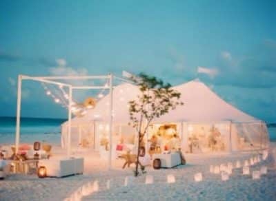 como organizar una boda en la playa delicada