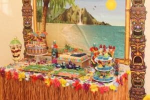 una original decoracion de cumpleaños hawaiano