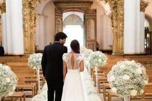 sencillos y hermosos arreglos de iglesia para matrimonio