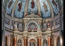 diseños y adornos de altares de iglesias catolicas