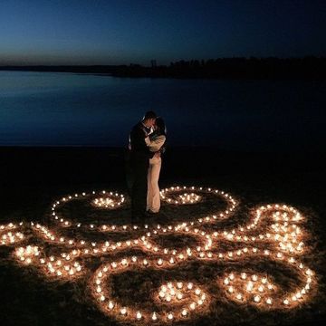 bodas en la playa de noche muy romantica