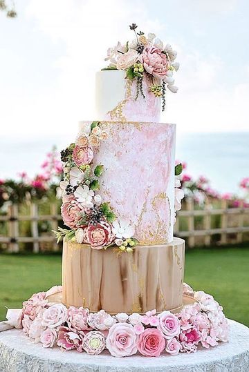 diseños de pasteles para boda con flores naturales