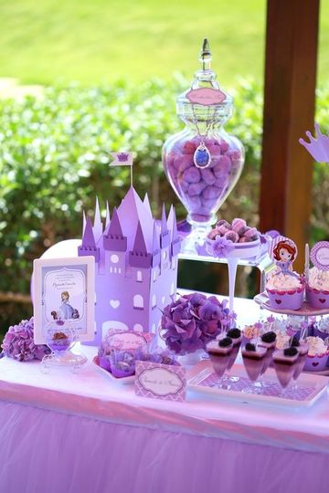 decoracion sencilla de princesa sofia mesa de dulces