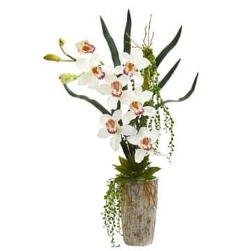 Hermosos adornos con flores artificiales a tu gusto