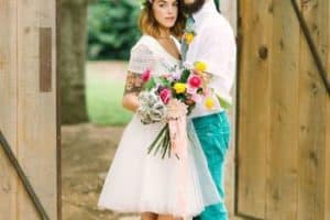 preciosos modelos e ideas de trajes de novio para boda civil