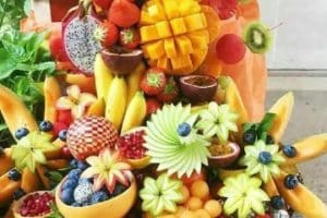 curiosos arreglos de mesa con frutas para fiestas 2019