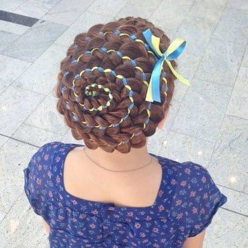 peinados de niñas con cintas trenza en espiral