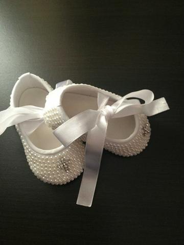 zapatos de bautizo para niña con perlas