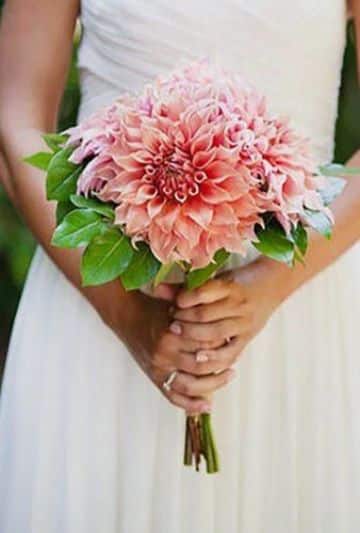 bouquet de novia pequeños con flores de colores