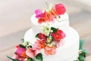 tortas con flores naturales para 15 años
