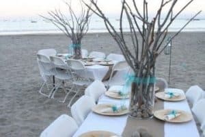 adornos para bodas en la playa con arboles