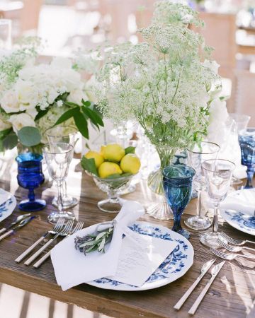 centros de mesa con limones y flores por separado