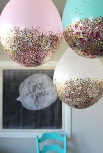 decoracion de 15 años con globos y purpurina