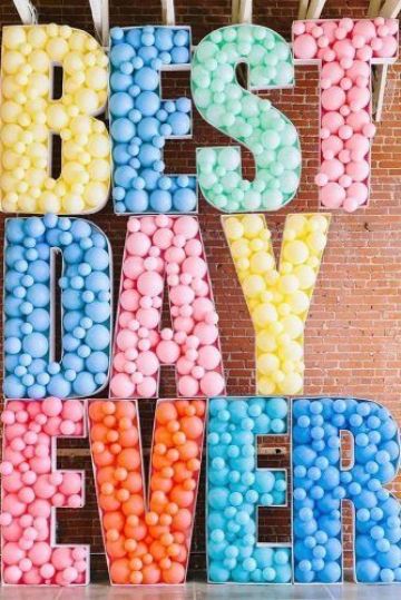 adornos con globos para cumpleaños con letras