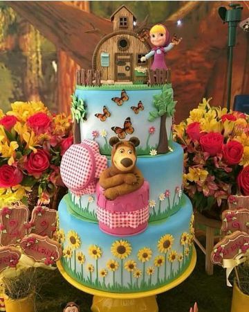 pastel de cumpleaños con tematica de masha y el oso