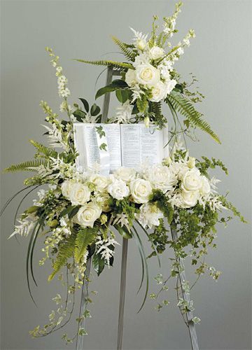 arreglos florales para velorio con flroes blancas