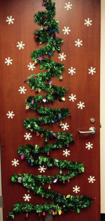 decoraciones navideñas para puertas con guirnaldas