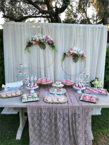 mesa de dulces para cumpleaños en exteriores