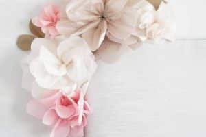 4 hermosas decoraciones con flores de papel para fiestas