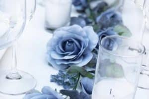 4 ejemplos de flores azules para centros de mesa
