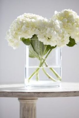 flores blancas para centro de mesa de bodas sencillas
