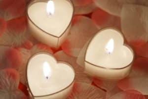 4 hermosas velas con forma de corazon para regalar