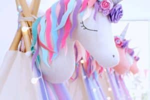 4 hermosos adornos con globos de unicornio para fiestas