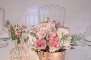 centros de mesa de cristal con flores para bodas