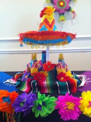 fiestas mexicanas con centros de mesa charros para niños