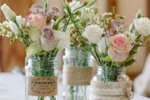 5 centros de mesa con flores naturales ideales para celebraciones