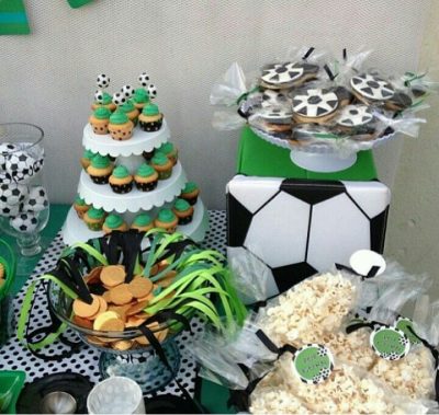 decoracion mesa de dulces de futbol para ninos