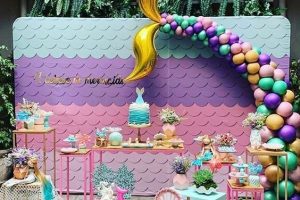 decoracion mesa de dulces de sirena con globos