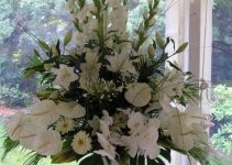5 diseños de arreglos florales para altar de boda y velorios