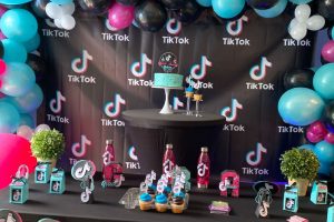 decoracion de fiesta de tik tok 2022