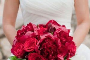 ramo de novia con rosas rojas